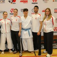 Kata: V.l.: Christine Heinrich (Bundesassistenztrainerin Kata), Olivia Piazza (7. Platz Kata Einzel), Julie Stevens (Bronze Kata Einzel, Gold Kata Team weiblich), Sebastian Becker (Gold Kata Team männlich), Nima Kheiri-Ahvazi (Silber Kata Einzel), Sophie Wachter (Landestrainerin Kata)                Bild: Martina Bier (HFK Pressereferentin)