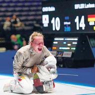 Hochemotionaler Moment: Die hessische Säbelfechterin Larissa Eifler gewann im Juli in Hongkong den Weltmeistertitel – als erste Deutsche überhaupt. Foto: Team Bizzi